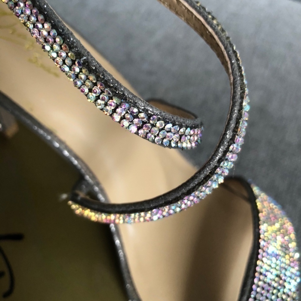 Thalia Sodi Womenโs Dress Sandals Shoes Sparkling Golden Wedding Party Heels 6.5 - Picture 8 of 17